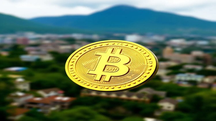 El Salvador's Bitcoin Adoption Stands at Just 7.5%